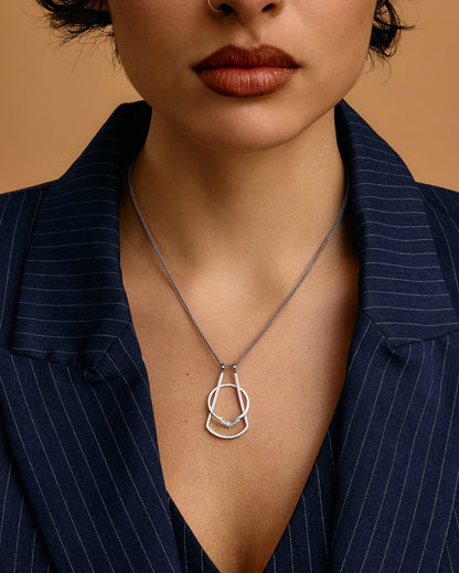 Model top size US 4/UK 8. Wears 45cm (17.7") chain.