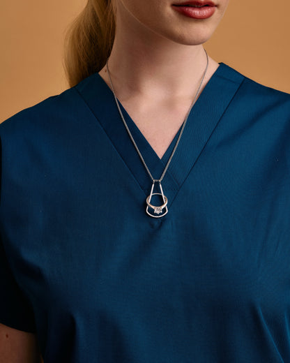Model top size US 4/UK 8. Wears 45cm (17.7") chain.