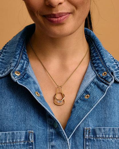 Model top size US 4/UK 8. Wears 45cm (17.7") chain.