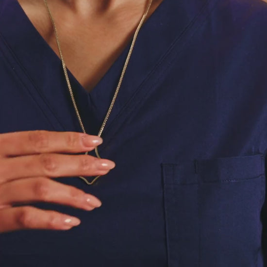 Models US 4/UK 8. Wears 55cm (21.6") chain (blue scrubs). Wears 45cm (17.7") chain (vest top).