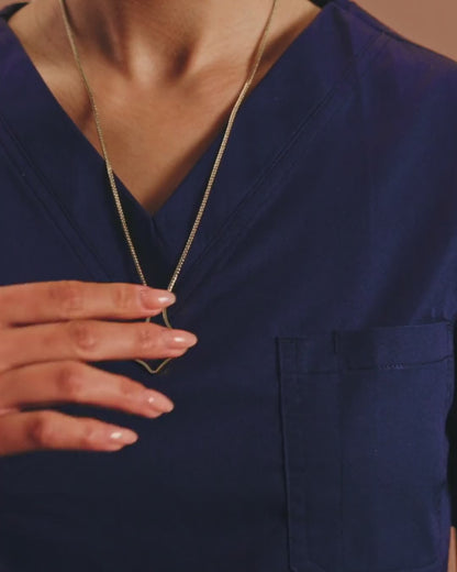 Models US 4/UK 8. Wears 55cm (21.6") chain (blue scrubs). Wears 45cm (17.7") chain (vest top).