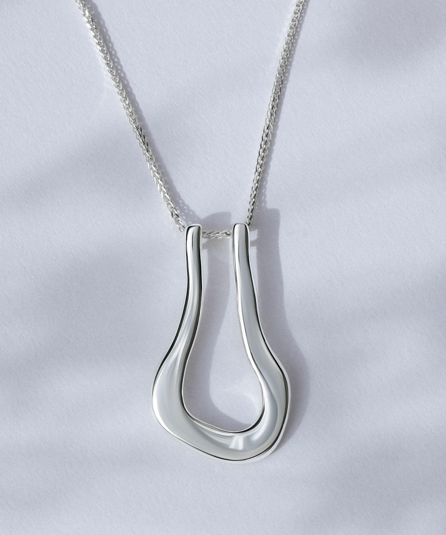 Linda Circle Pendant Necklace in Sterling Silver - MYKA